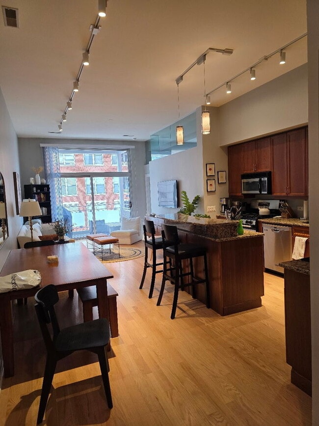 Foto del edificio - 949 W Madison St