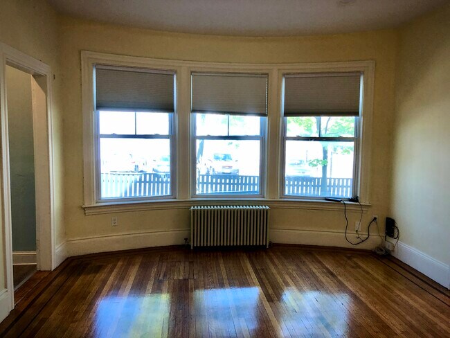 Building Photo - 451 Cranston St
