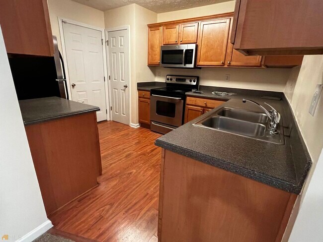 Building Photo - 165 Fern Crest Dr