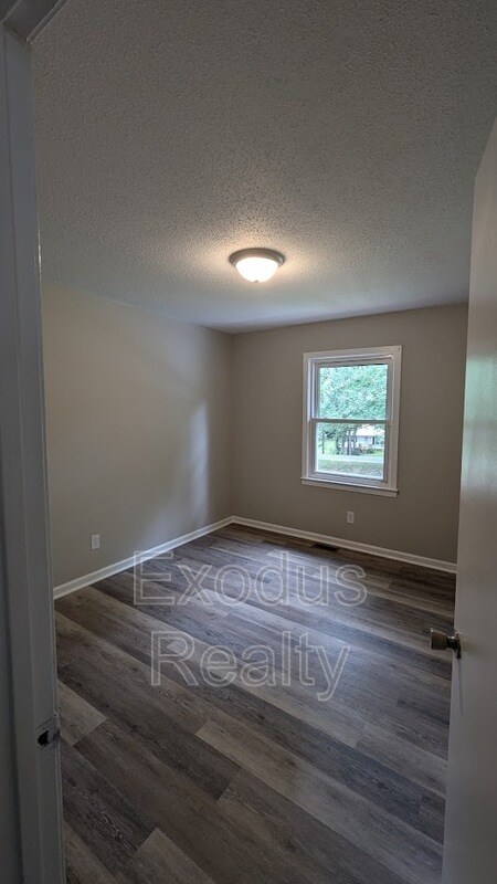 Foto del edificio - 8708 Peach Tree Dr