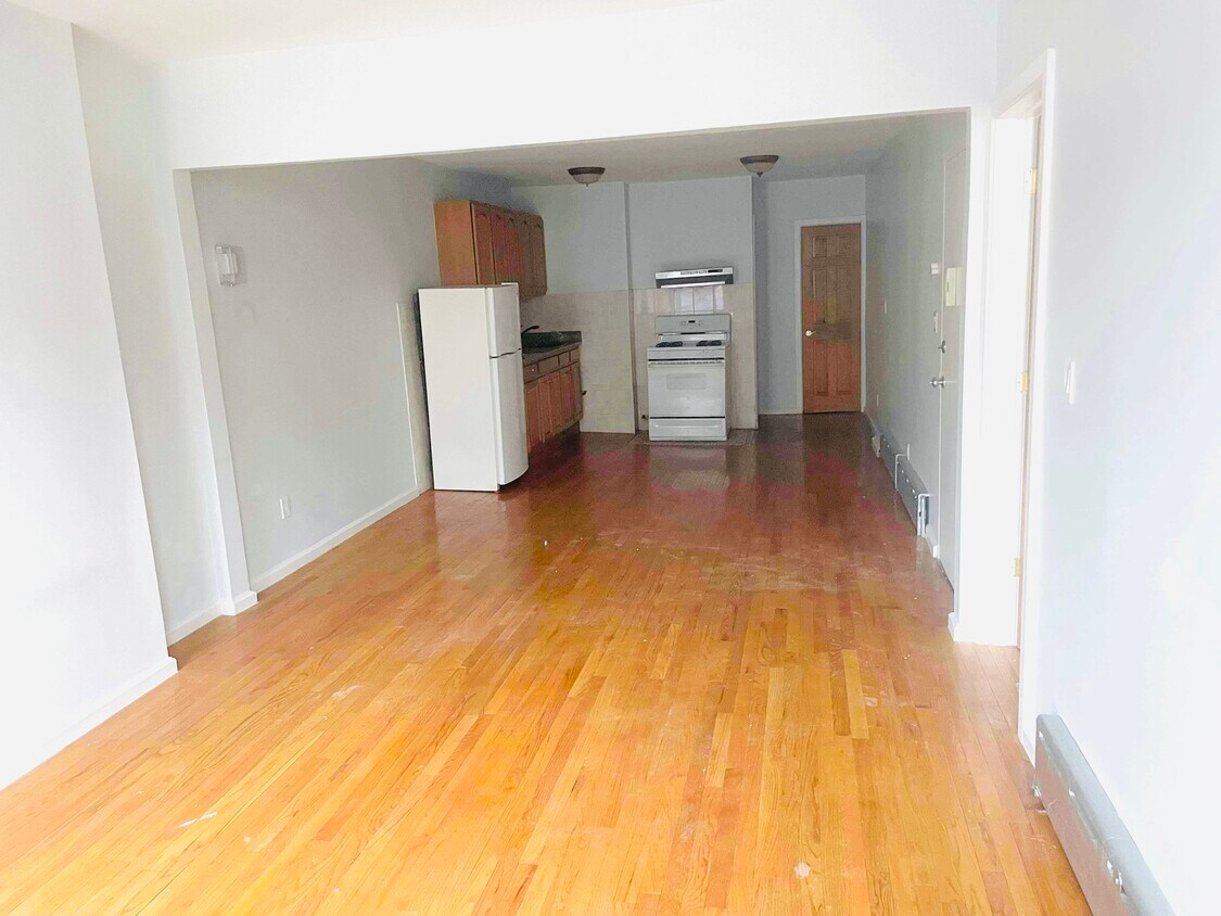 Primary Photo - 349 Knickerbocker Ave