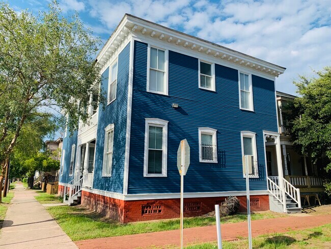 Building Photo - 402 E Duffy St