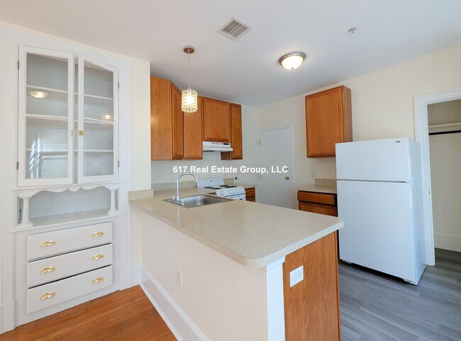 Building Photo - 881 Massachusetts Ave