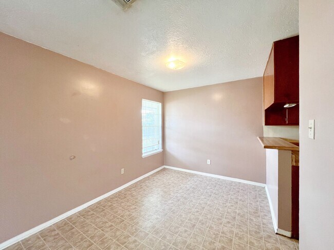 Foto del edificio - 707 Ruth Ct