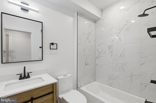 Foto del edificio - 2146 N Franklin St