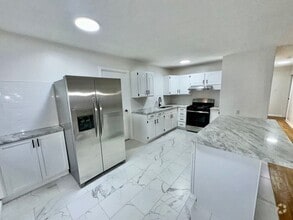 Building Photo - 537 Lisa Dr