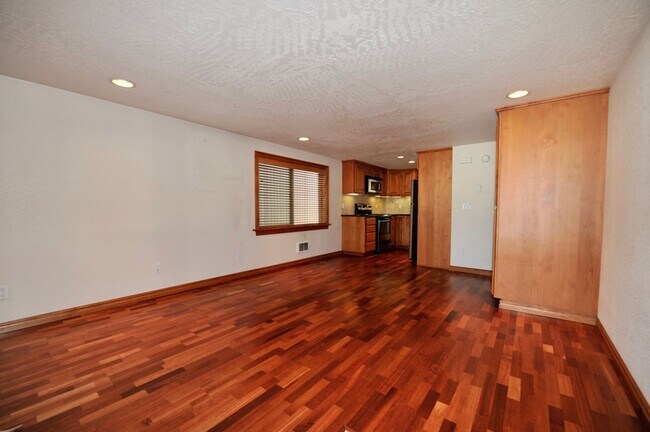 Building Photo - Studio Apartment- Bayview