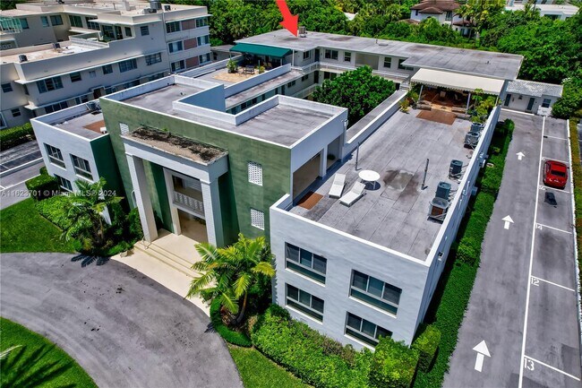 Foto del edificio - 9920 Collins Ave