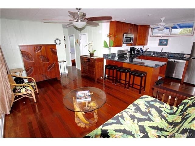 Building Photo - 413 Kihapai St