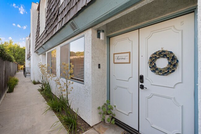 Front entrance - 2337 Oak St