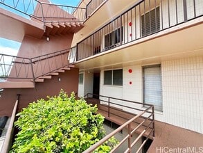 Building Photo - 98-729-729 Moanalua Loop