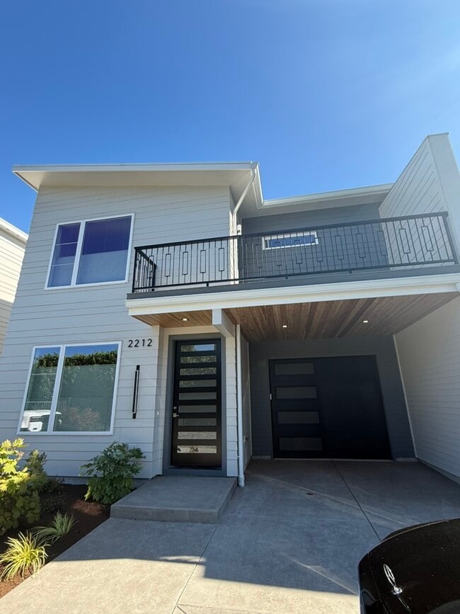 Building Photo - 2212 Emerson Dr