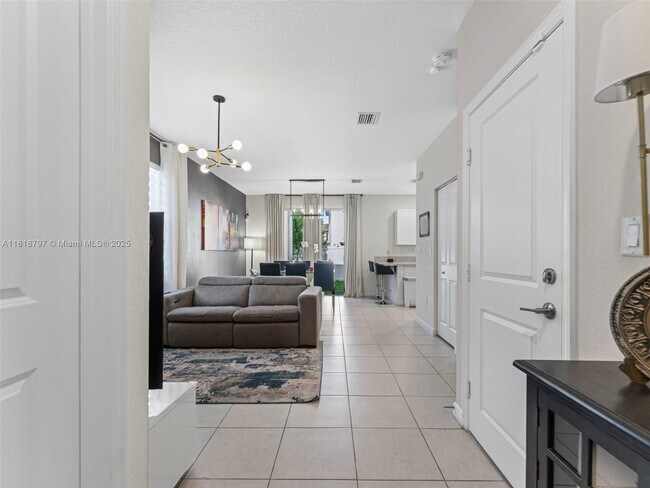 Foto del edificio - 11129 W 33rd Ct