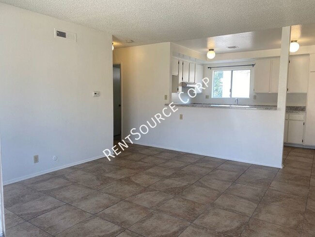 Foto del edificio - 1 Bedroom Upper Unit Apartment for Lease i...