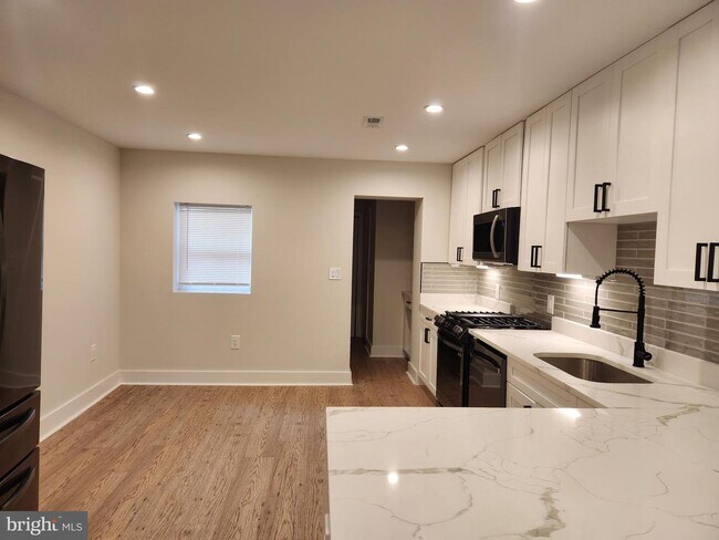 Building Photo - 509 N Linwood Ave