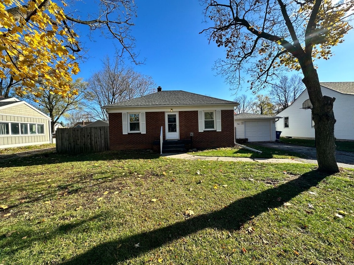 Foto principal - Four Bedroom House Available in Battle Creek!