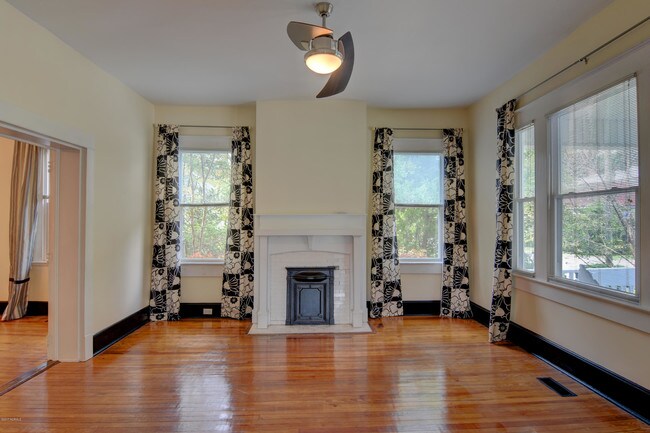Building Photo - 1802 Perry Ave