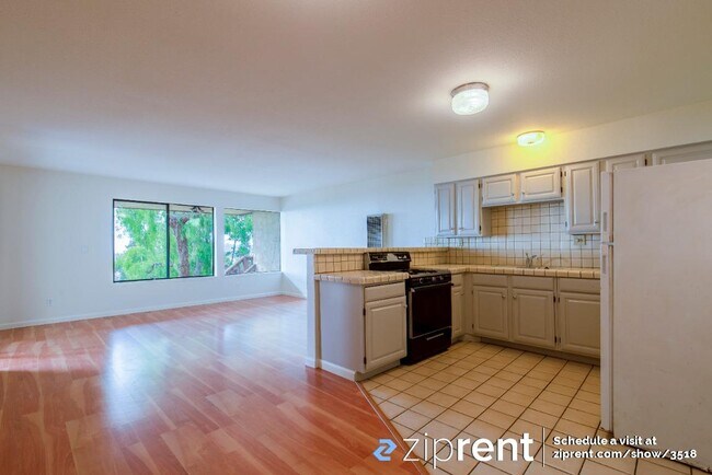 Building Photo - 210 Las Alturas Rd