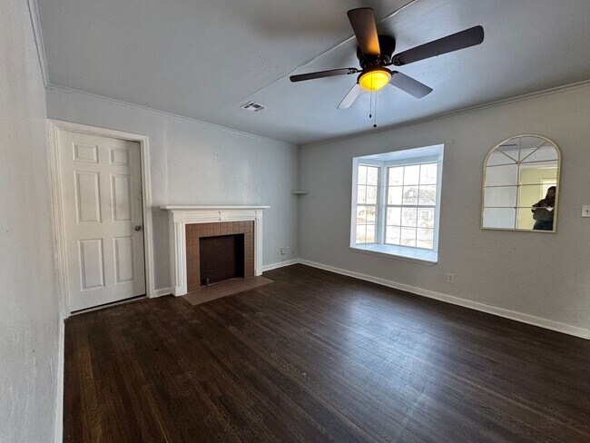 Foto del edificio - 2 Bedroom 1 Bath walking Distance to TU