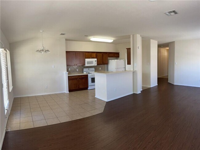 Foto del edificio - 3233 Corrigan Ln