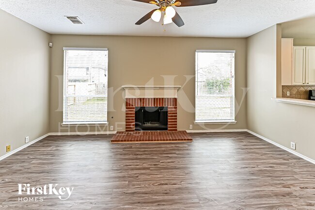 Foto del edificio - 18810 Summer Anne Dr