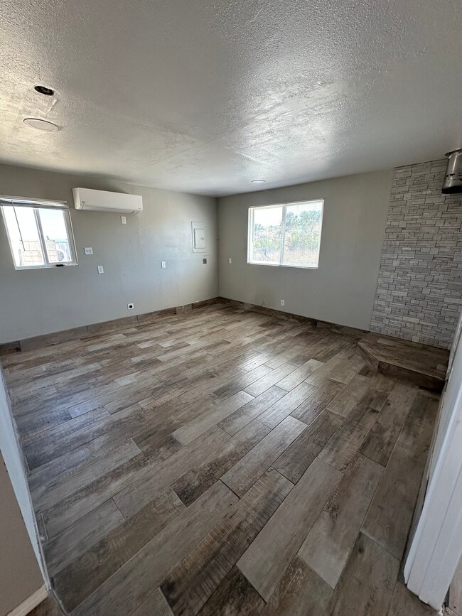 Building Photo - 1431 Tierra del Sol Rd