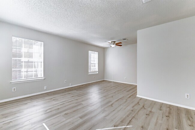 Foto del edificio - 702 Lyle W Ave