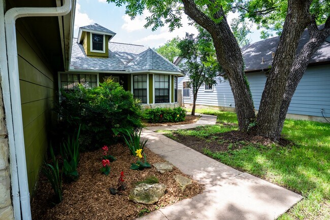 Foto del edificio - 9904 Briar Ridge Dr
