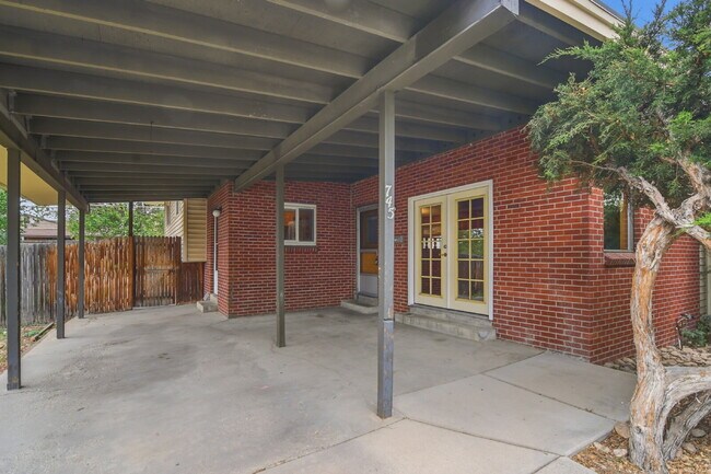Building Photo - $2,495.95, 4 bed, 1.5 bath with a large backyard.