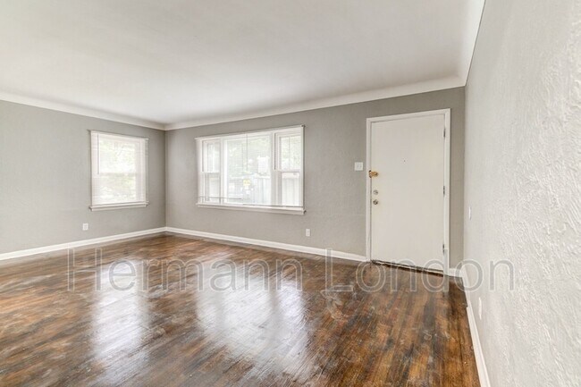 Foto del edificio - 8648 Kathlyn Dr