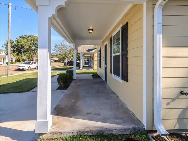 Foto del edificio - 7413 Blue Jay Dr