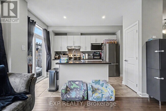 Building Photo - 155 Gardenpost Ter