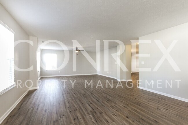 Foto del edificio - 2111-2112 12 Oaks Dr