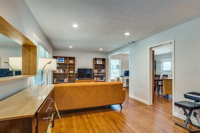 Foto del edificio - 9222 Livenshire Dr