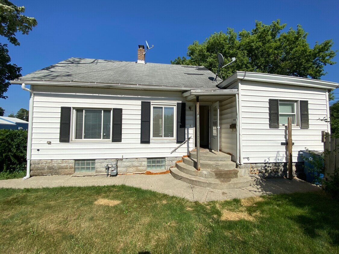 103 E 9th St, Mishawaka, IN 46544 House Rental in Mishawaka, IN