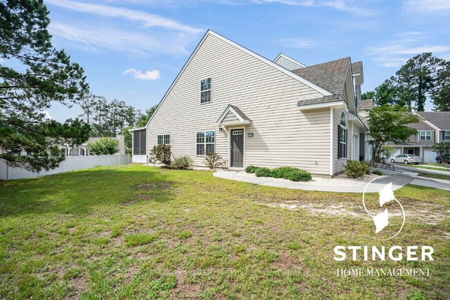 Building Photo - 301 Dante Cir