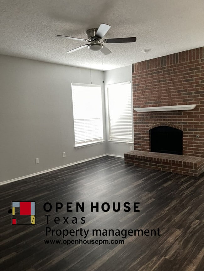 Building Photo - 5305 Tennis Villa Dr, Arlington