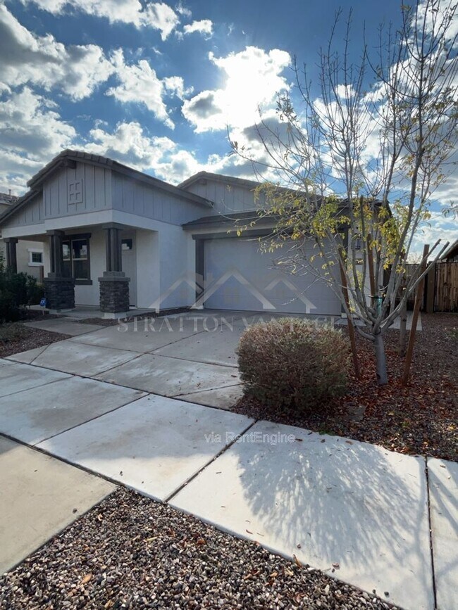 Building Photo - 23027 E Rosa Rd