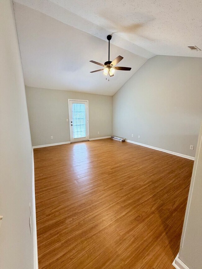 Building Photo - To Be Newly Renovated 3BR/2BA Duplex With Fenced Yard!