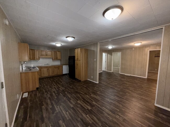 Building Photo - 23 E Brown St