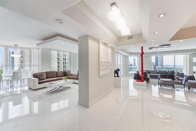 Foto del edificio - 6000 Island Blvd