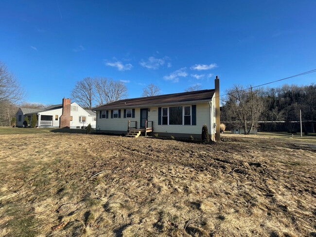 Building Photo - Beautiful newly remodeled single family ho...