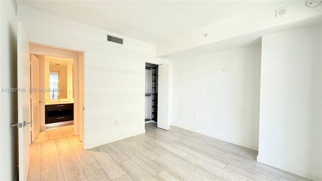 Foto del edificio - 55 SW 9th St