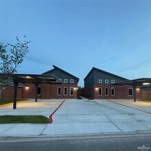 Building Photo - 1003 Hidden Hls St