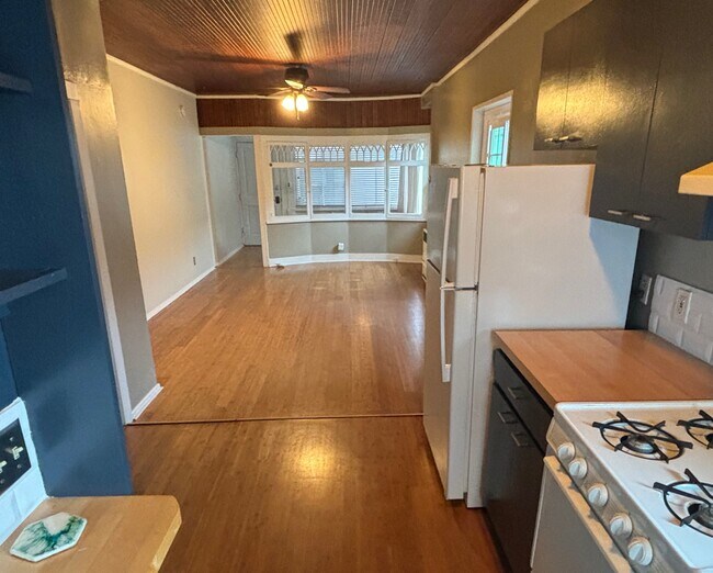 Front Kitchen to Living area - 27 Sunset Ave