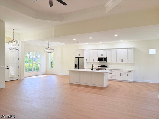 Building Photo - 11001 Sea Tropic Ln