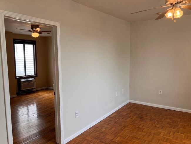 Building Photo - 121 20th St