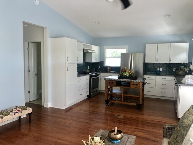 Foto del edificio - 529 Burchwood Bay Rd