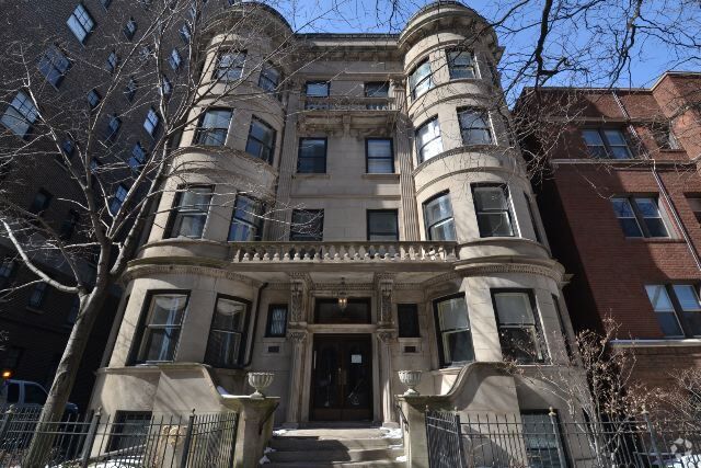 Building Photo - 3020 N Sheridan Rd