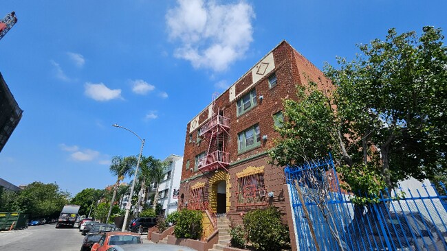 Foto del edificio - 844 S Westlake Ave